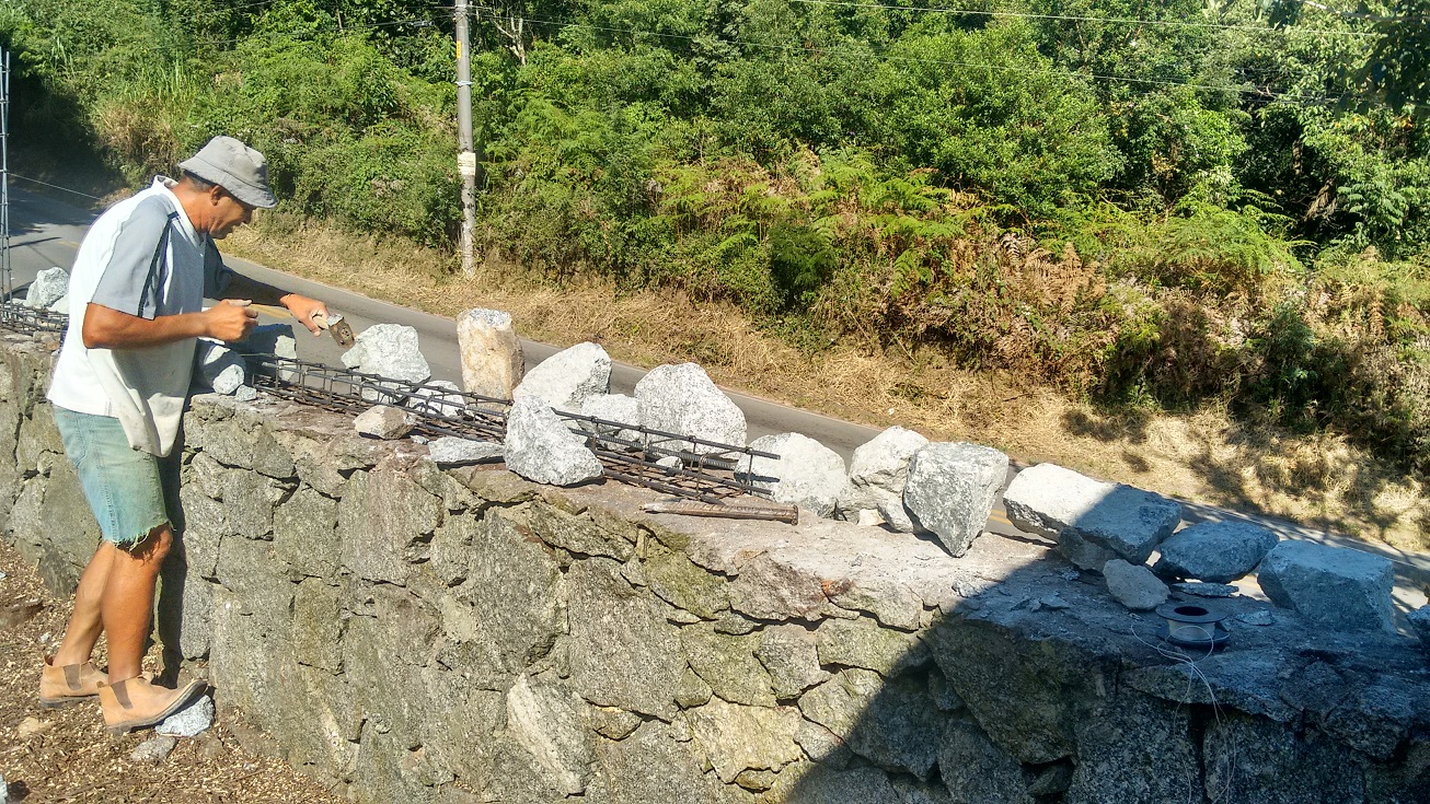 Ponte Pedras - Revestimento de pedra rachão em residência no