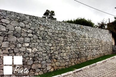 Muro de pedra rachão